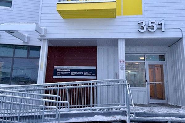 Façade de Pilimmaksaivik en hiver.